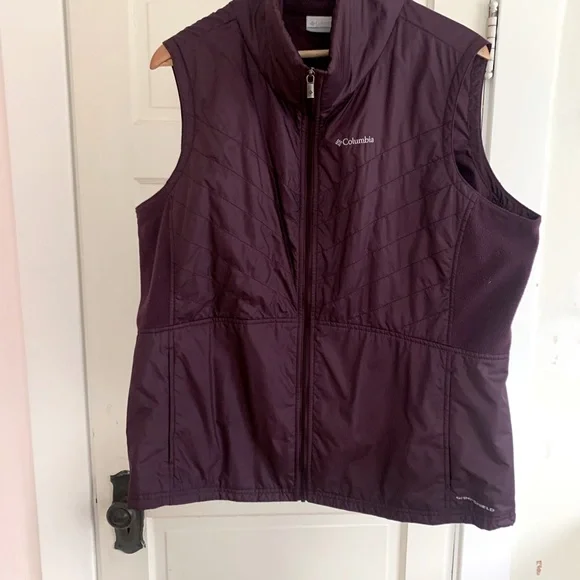 Lightweight Columbia Vest - Picture 1 of 9